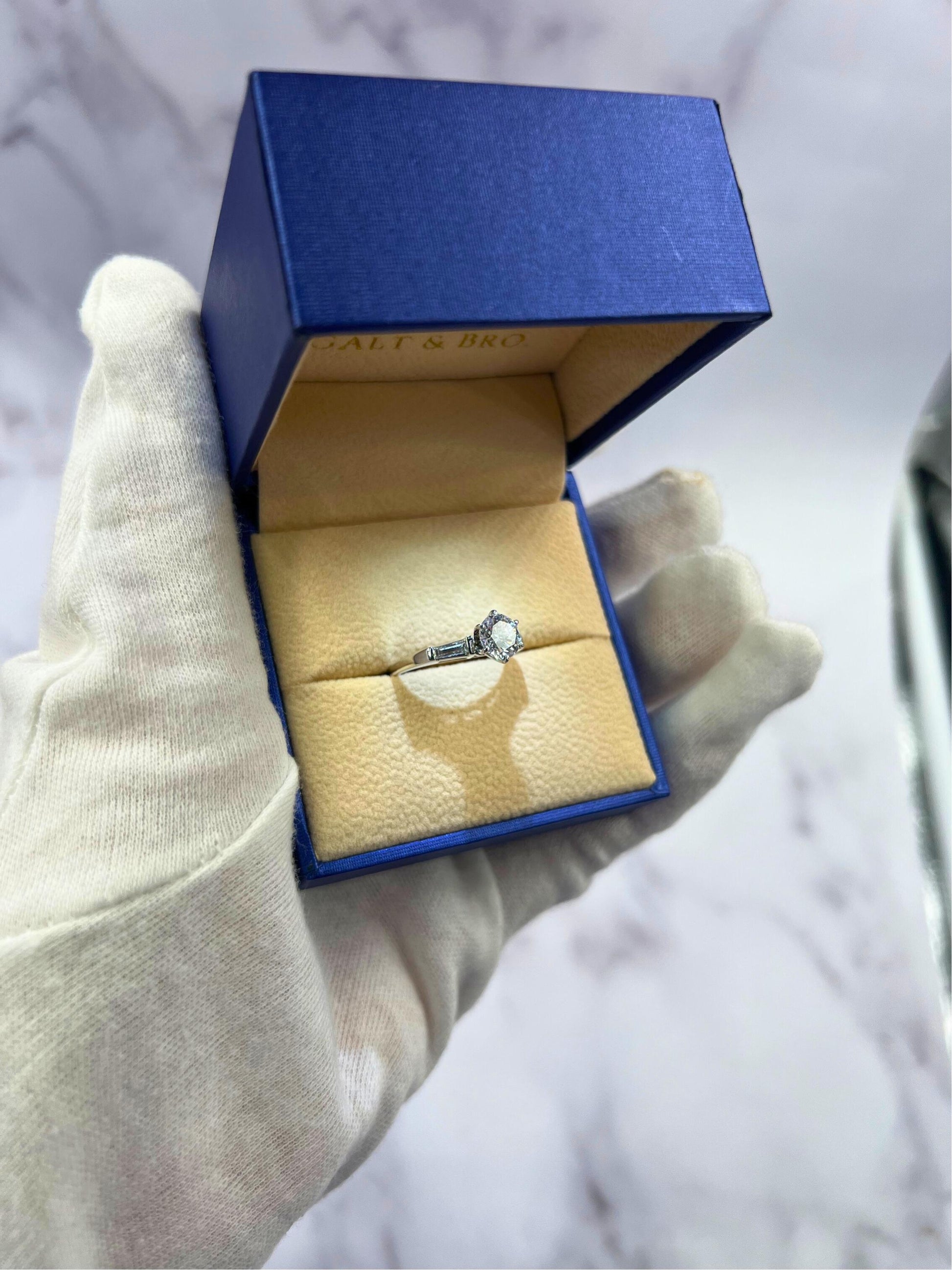 1.00 Carat Round Shape Brilliant Cut Diamond 18k White Gold Baguette Sides Ring