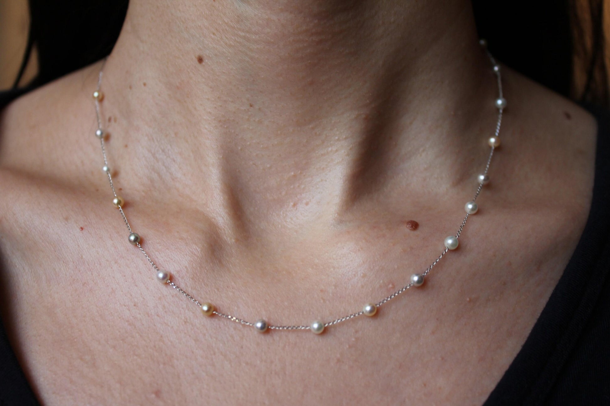 14 Karat White Gold Multi Color White Silver Grey Golden Akoya Pearl Bead Layer 