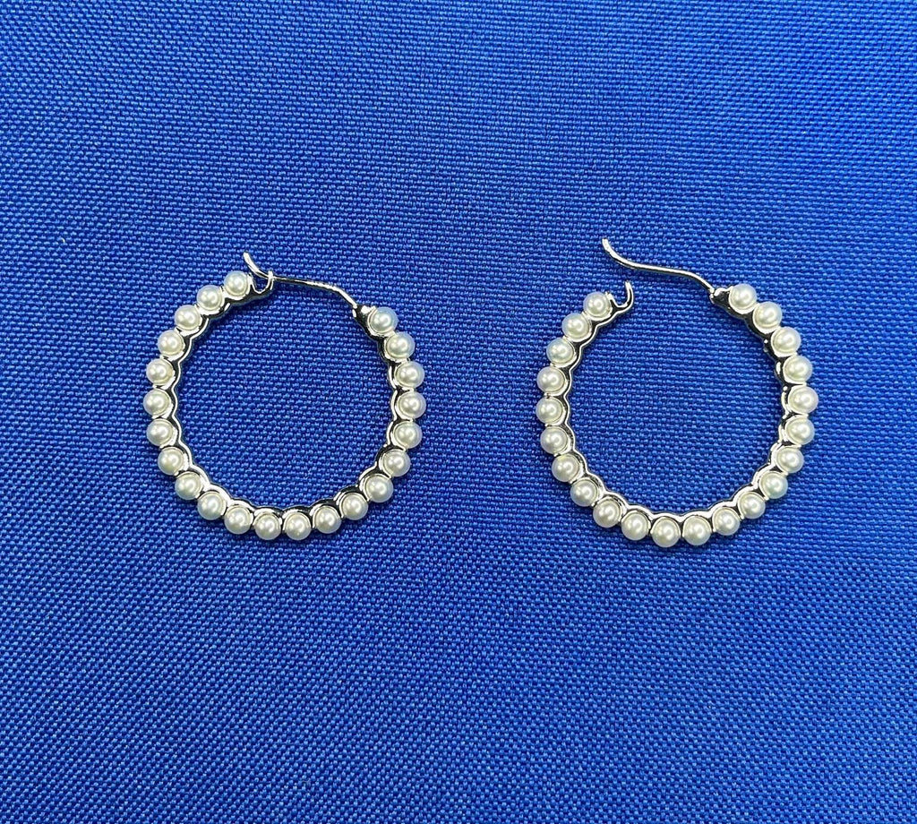 14 Karat White Gold White Silvery Baby Akoya Pearl Line Unique Statement Medium 