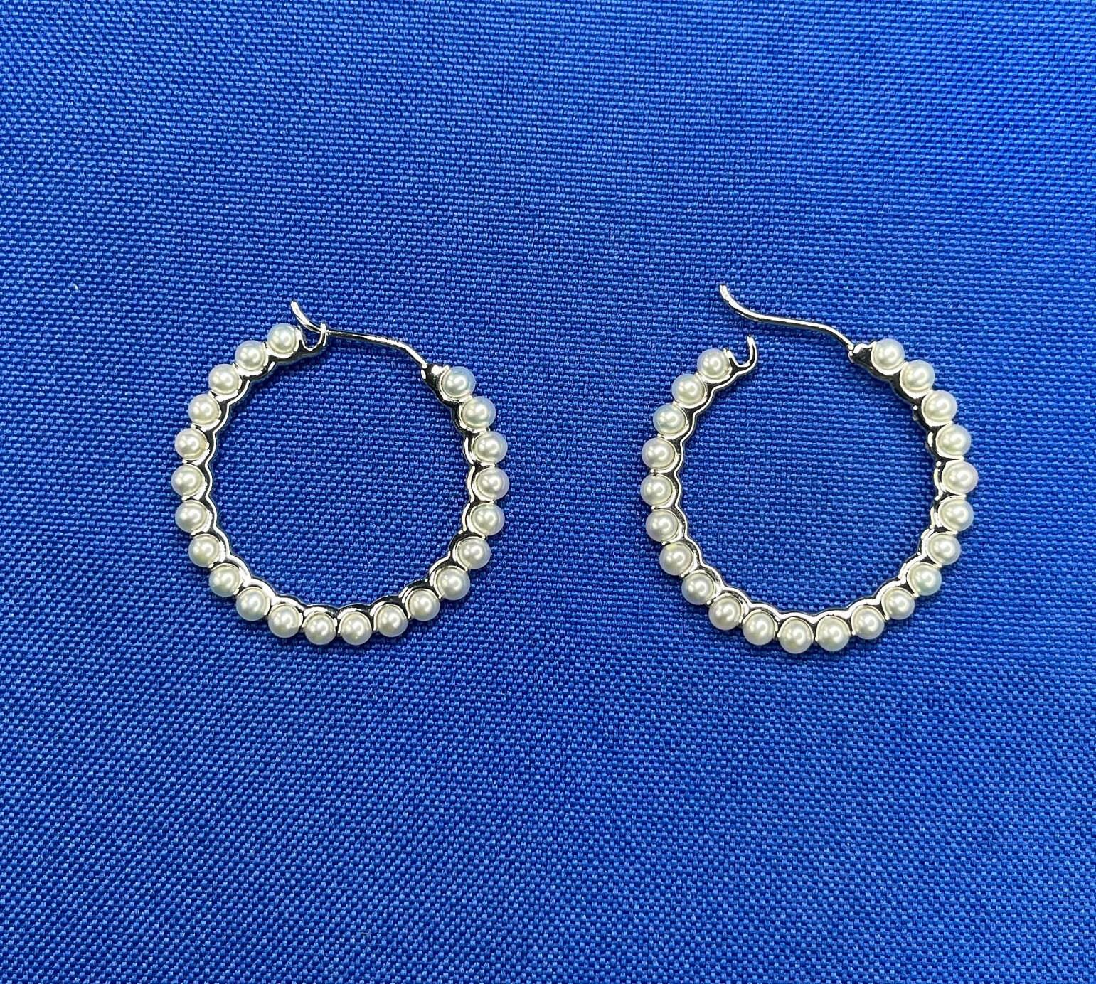 14 Karat White Gold White Silvery Baby Akoya Pearl Line Unique Statement Medium 