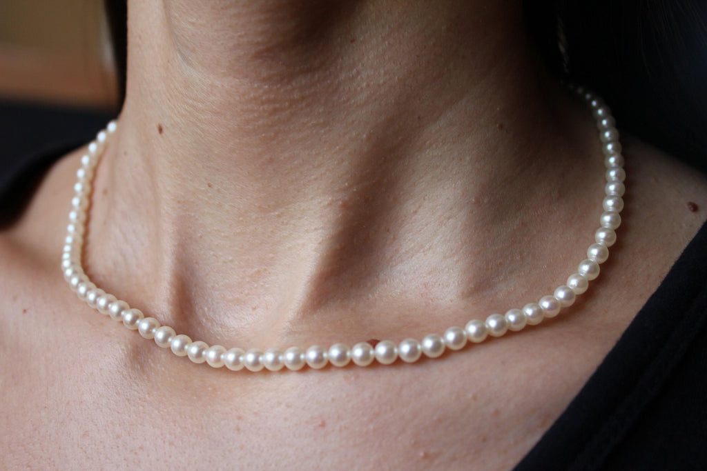 14 Karat Yellow Gold White Akoya Pearl Bead Layer Dainty Classic Beautiful White