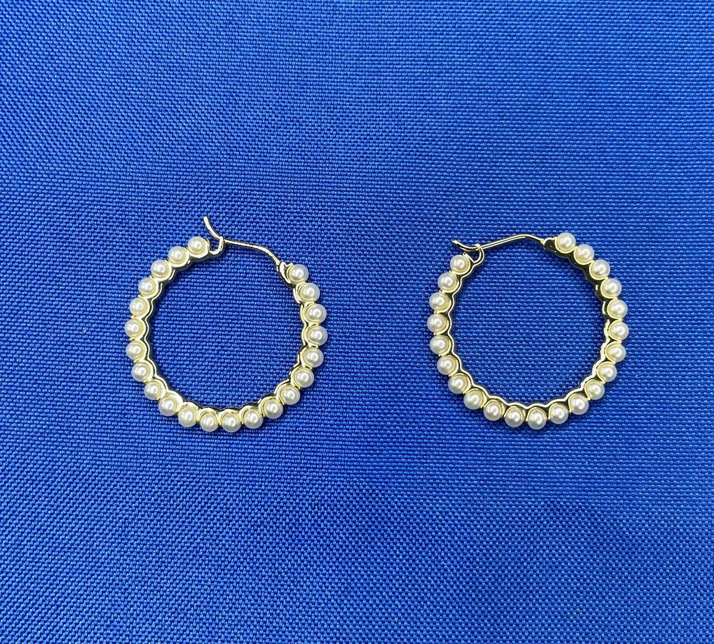 14 Karat Yellow Gold White Silvery Baby Akoya Pearl Line Unique Statement Medium