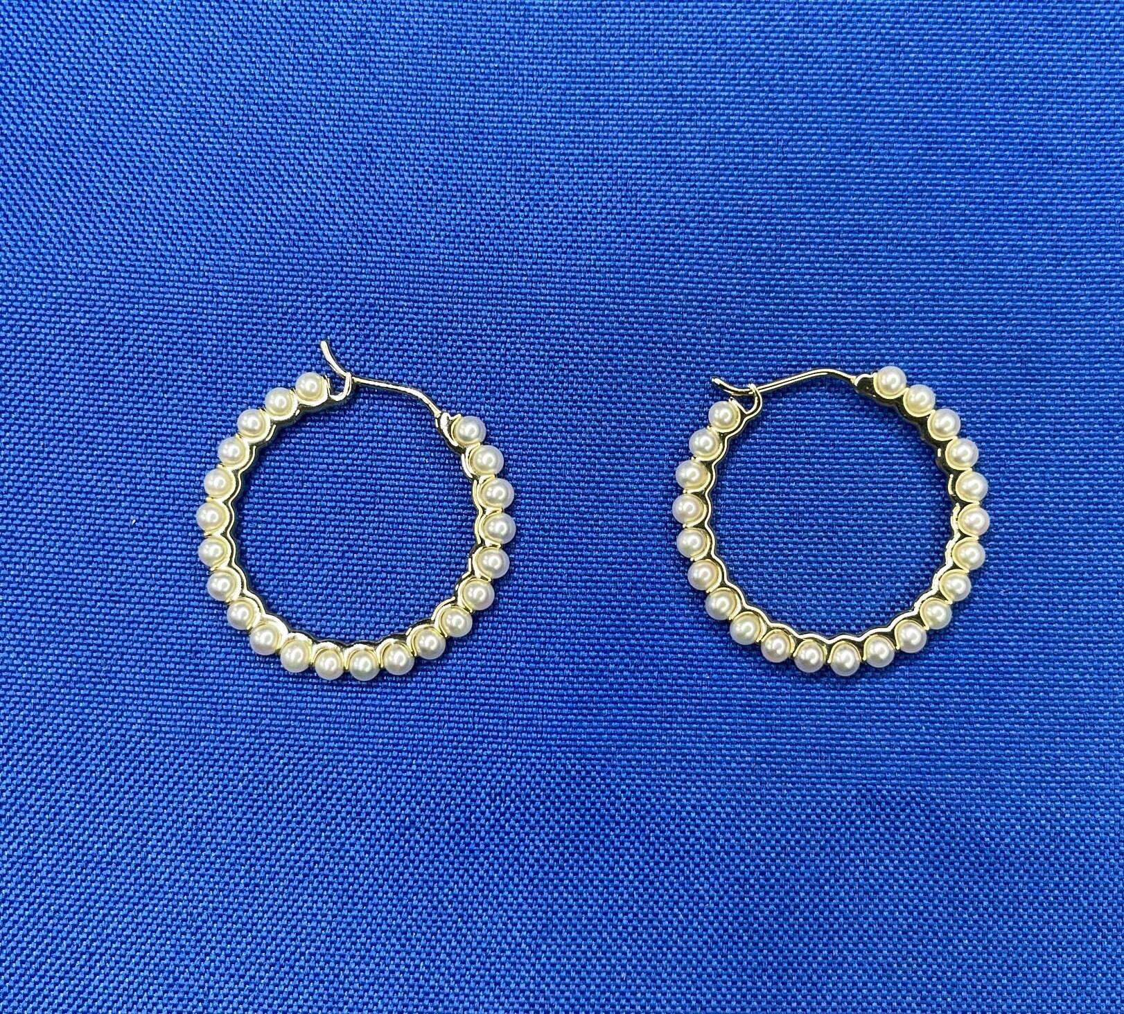 14 Karat Yellow Gold White Silvery Baby Akoya Pearl Line Unique Statement Medium