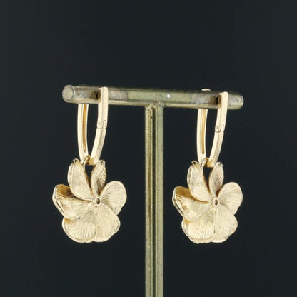 Carrera y Carrera Gardenia gold &amp; rock crystals &amp; diamonds 18K Gold earrings