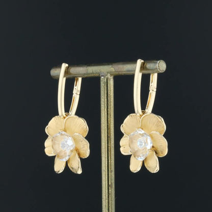 Carrera y Carrera Gardenia gold &amp; rock crystals &amp; diamonds 18K Gold earrings