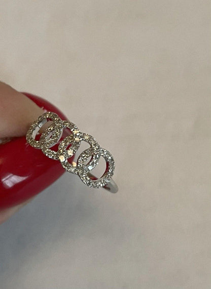 Infinity Circles Round Brilliant Cut White Diamond 14 Karat White Gold Ring