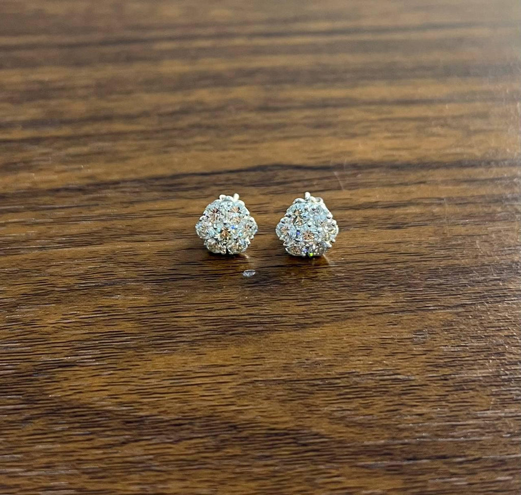 Гауһар тастармен безендірілген Halo жиынтығы 14 каратты ақ алтыннан жасалған сырғалар
