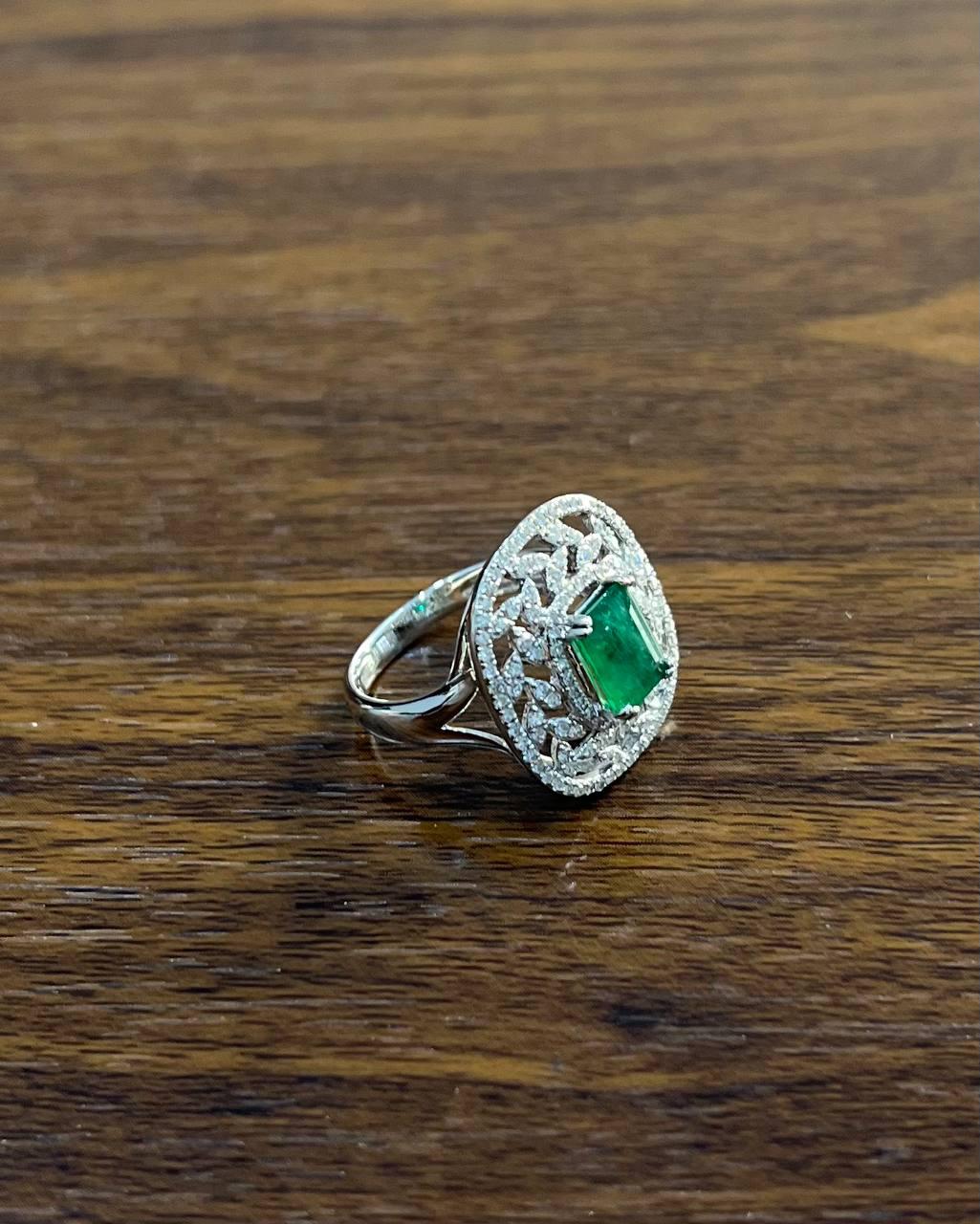 Green Emerald Diamonds Halo Lattice Scroll 14K White Gold Statement Classic Ring