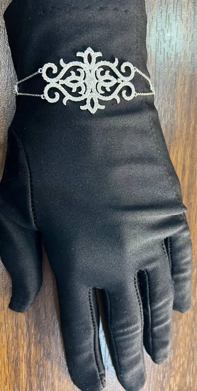 Diamonds Scroll Symbol Motifs Emblem 18K White Gold Statement Chain Bracelet