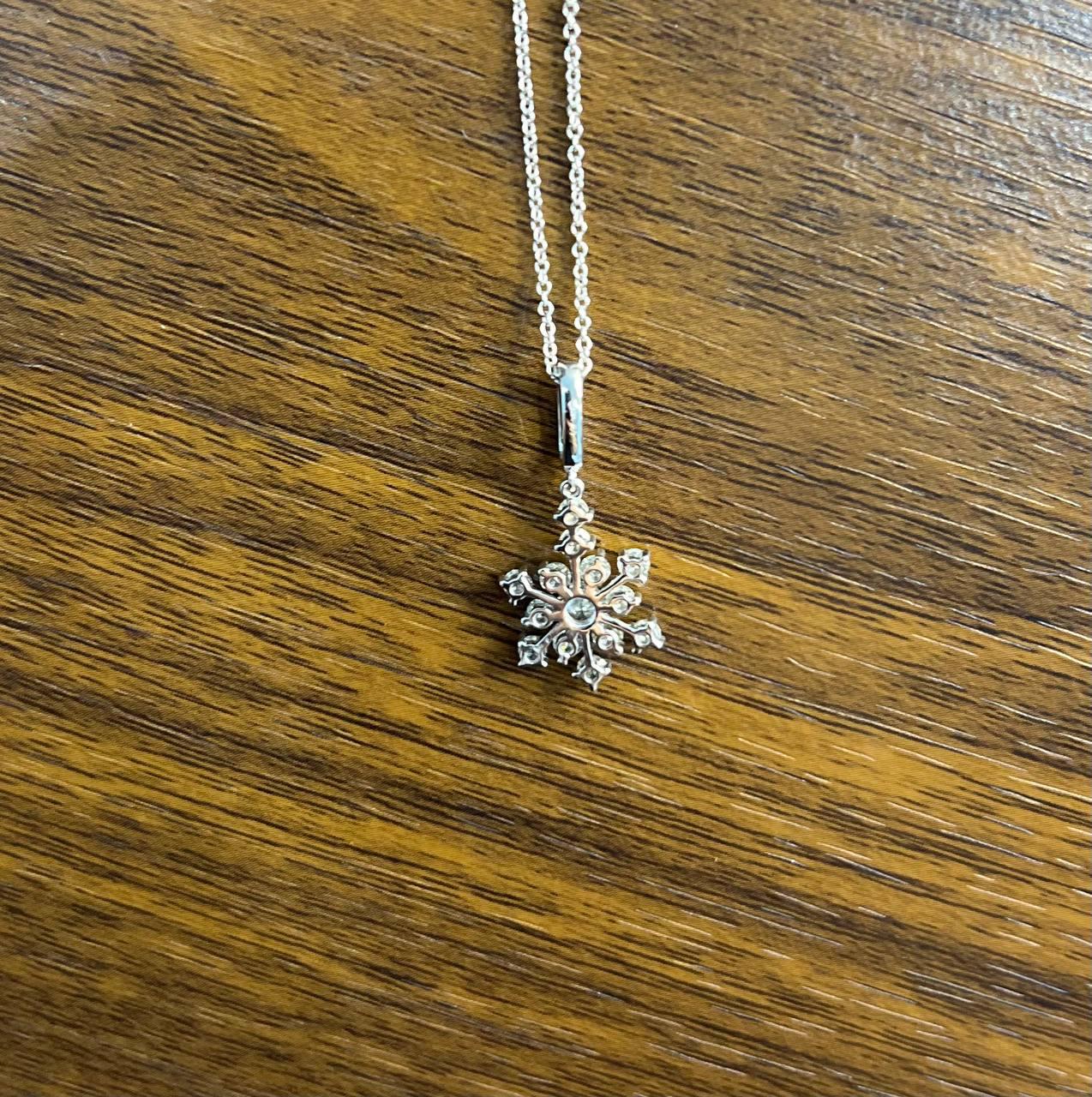 Diamond Snowflake Floral Flower Symbol Motif 14K White Gold Pendant Chain Neckla