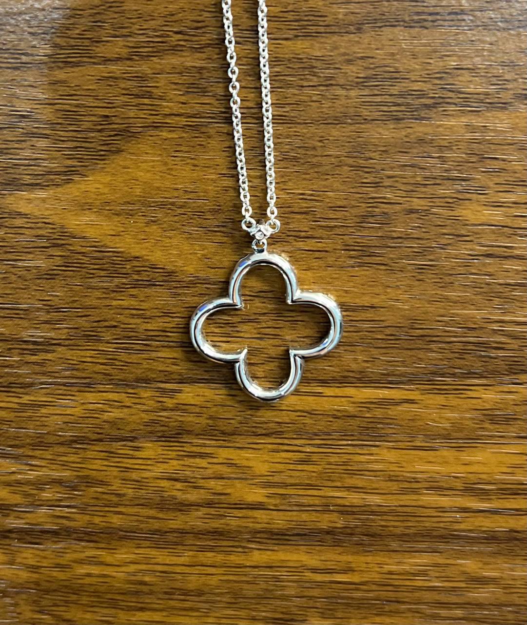 Quatrefoil Lucky Alhambra Clover Diamonds Halo Motif White Gold Pendant Necklace