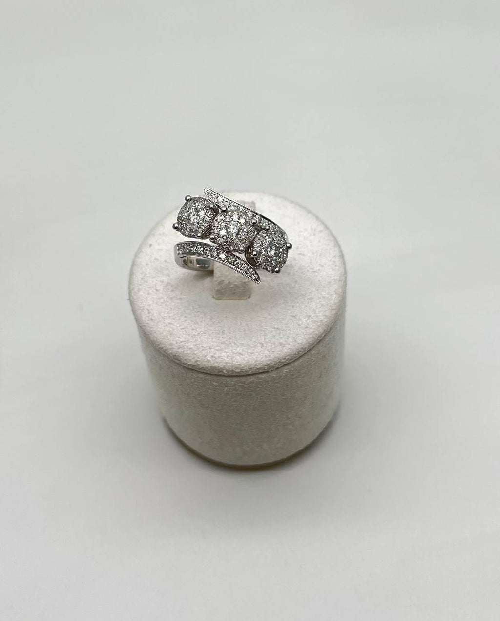 Diamonds Pave Set Round Cluster Halo 14K White Gold Statement Three Stone Ring