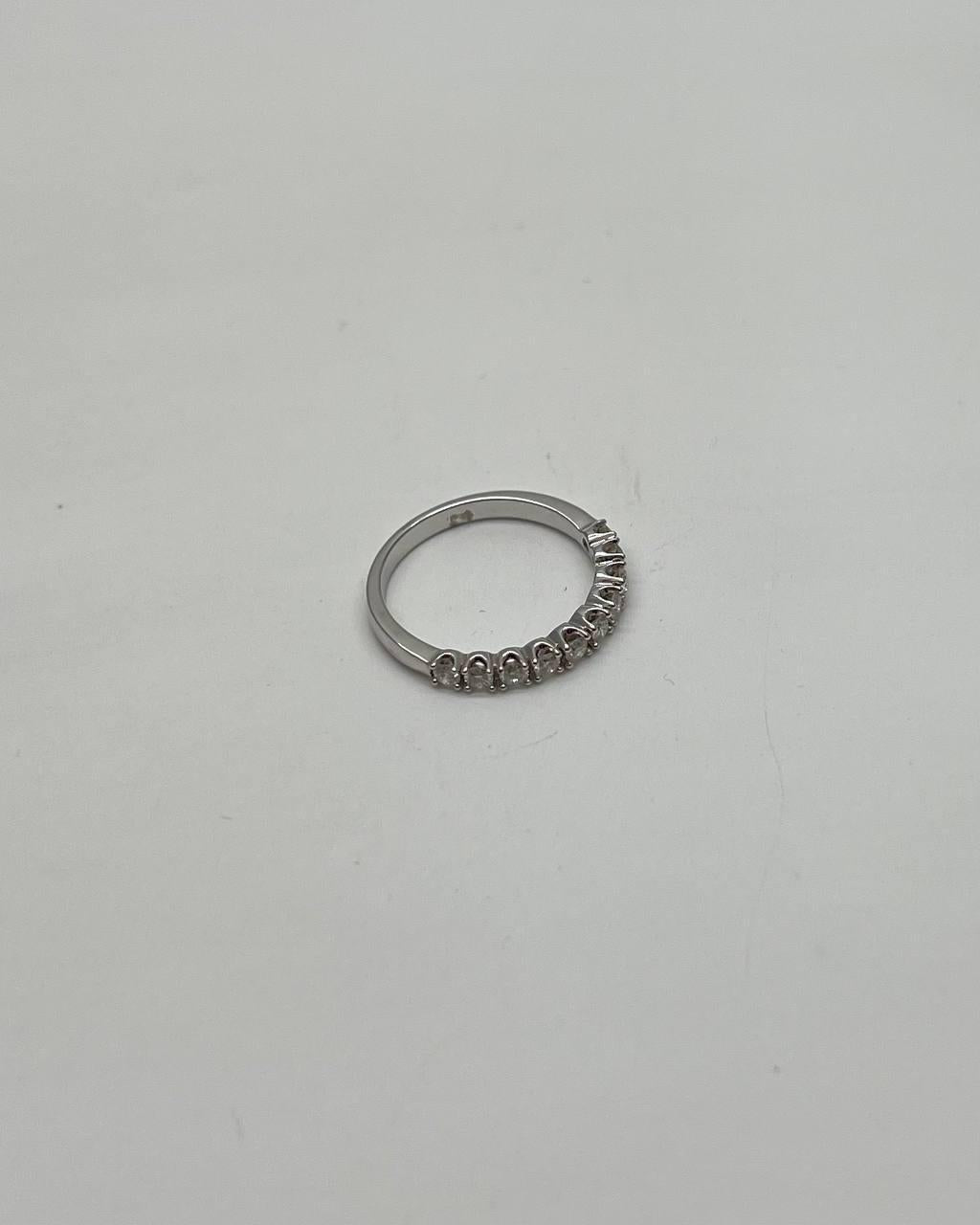 Classic Scallop Set Round Brilliant Diamond Line 14K White Gold Band Ring