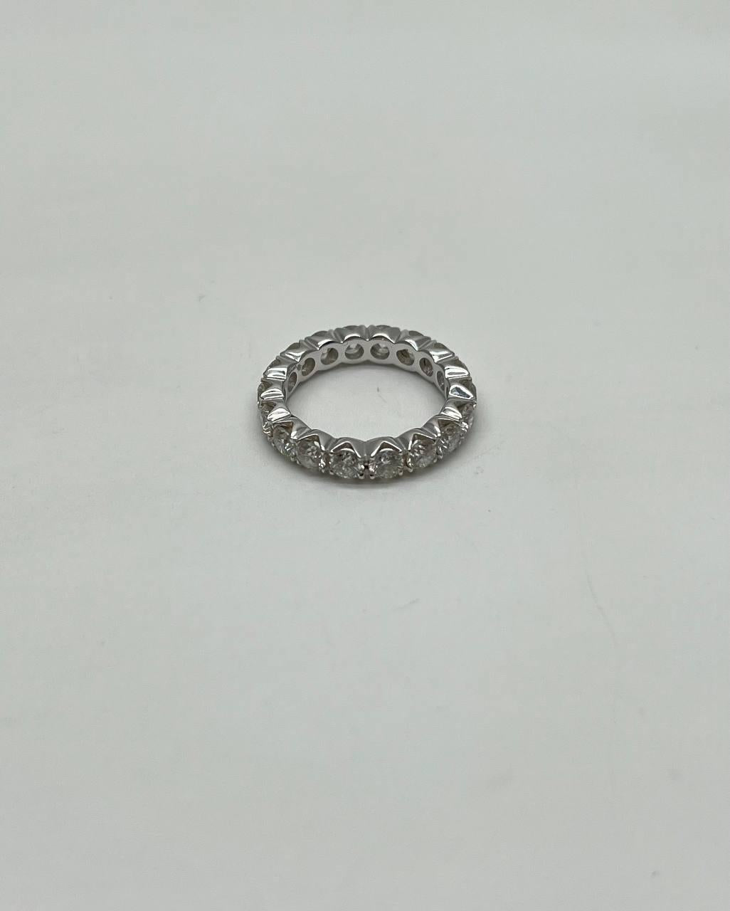 Classic Scallop Prong Set Eternity Round Brilliant Diamond White Gold Band Ring
