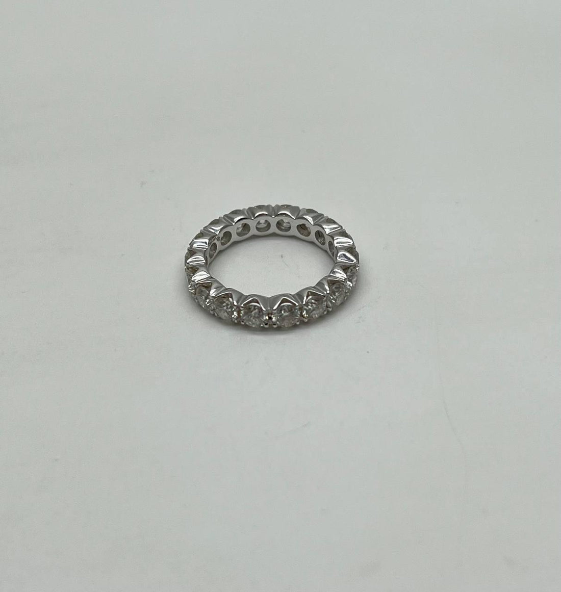 Classic Scallop Prong Set Eternity Round Brilliant Diamond White Gold Band Ring