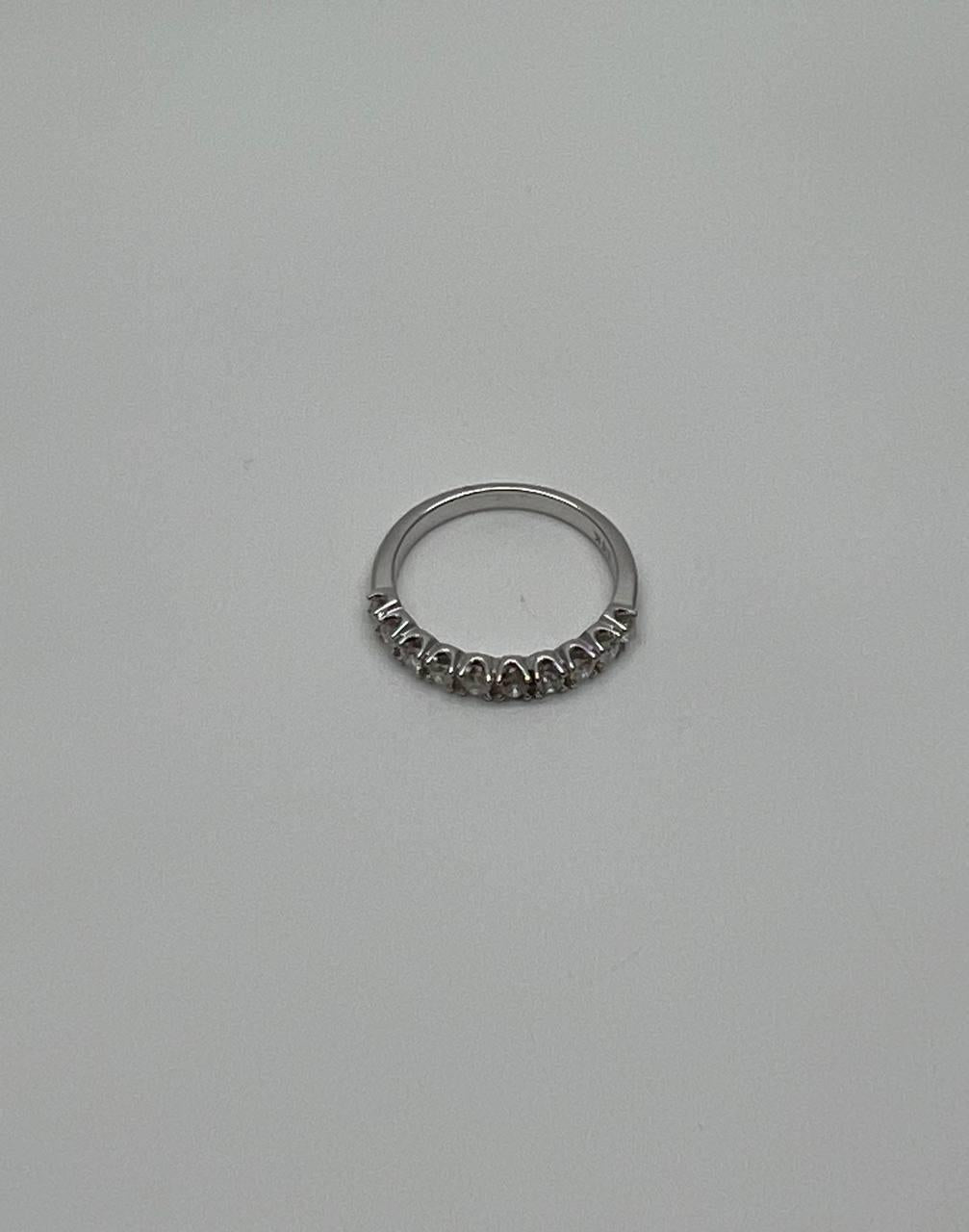 Classic Scallop Set Round Brilliant Diamond Line 14K White Gold Medium Band Ring