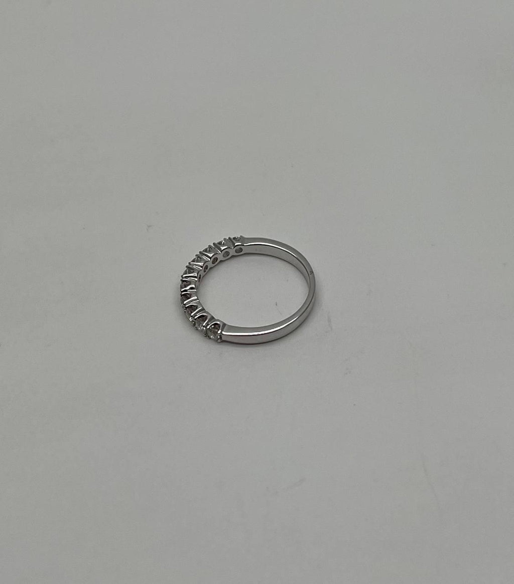 Classic Scallop Set Round Brilliant Diamond Line 14K White Gold Medium Band Ring