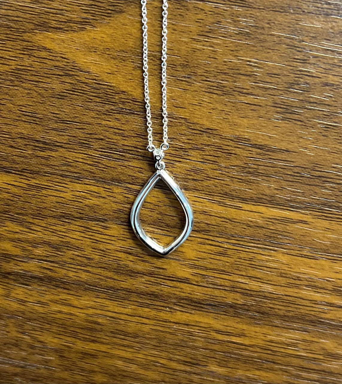 Marquise Oval Shape Rhombus Diamonds Halo Motif 18K White Gold Pendant Necklace