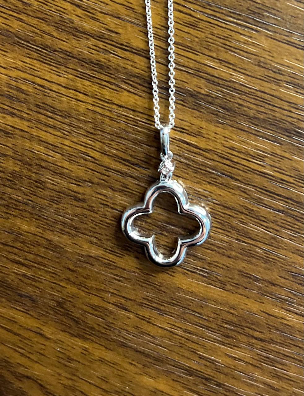 Quatrefoil Lucky Alhambra Clover Diamonds Halo Motif White Gold Pendant Necklace