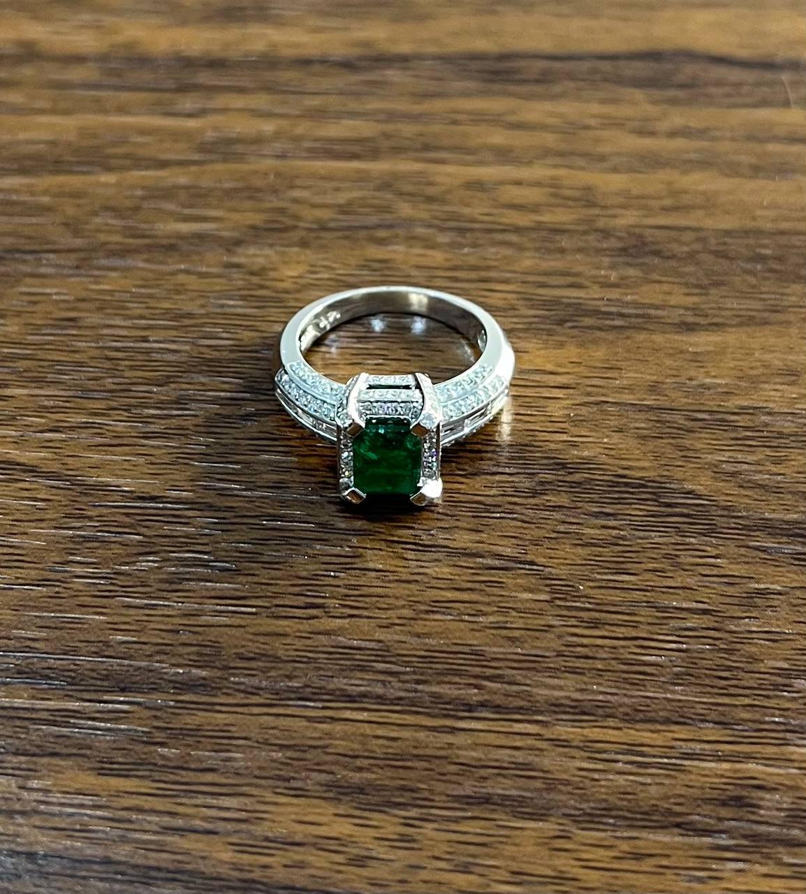 Green Emerald &amp; White Diamonds Pave Set 14K White Gold Statement Unique Ring