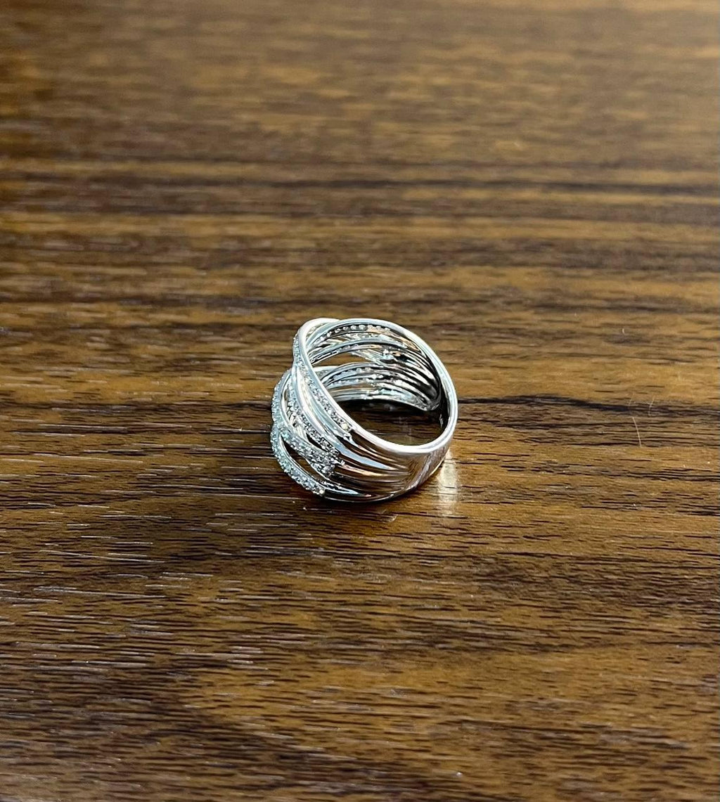 Ақ гауһармен өрілген қабатты толқын сызықтары 14 каратты ақ алтыннан жасалған толық сақина