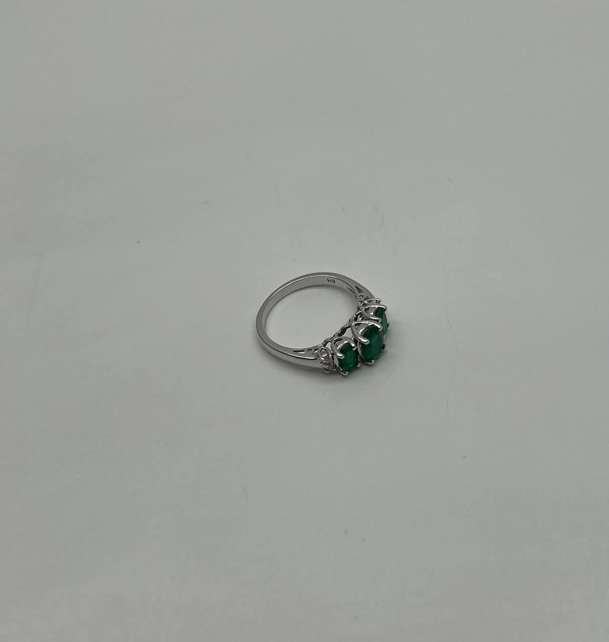 oval shape three stone green emerald diamond accent white gold statement ring