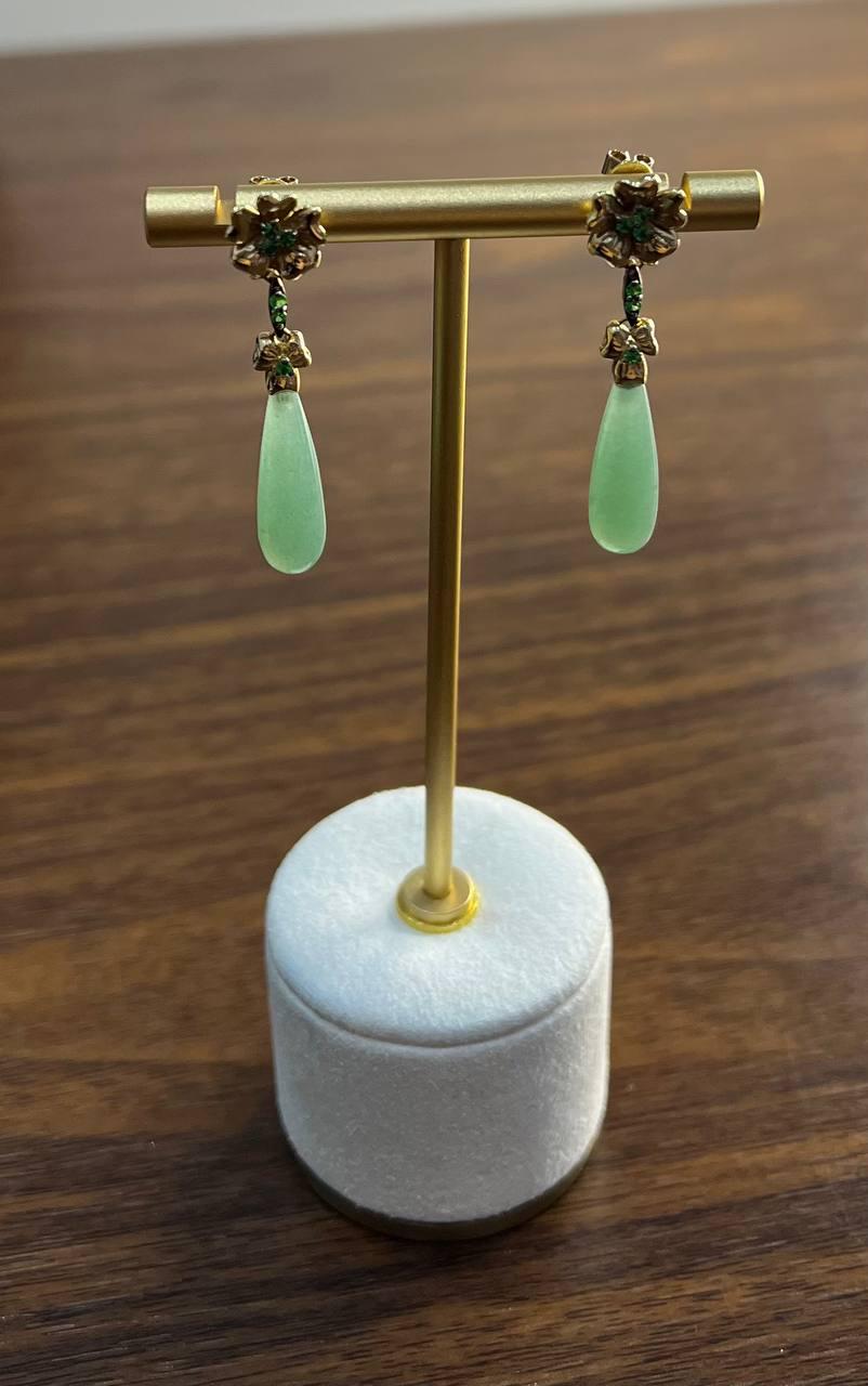 Droplet Briolette Light Green Jade Floral 14K Yellow Gold Teardrop Earrings