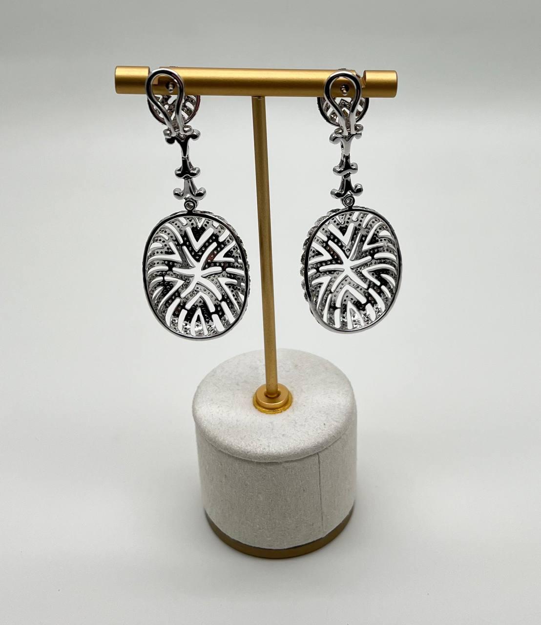 White &amp; Black Brilliant Diamond Pave 18 Karat White Gold Statement Drop Earrings