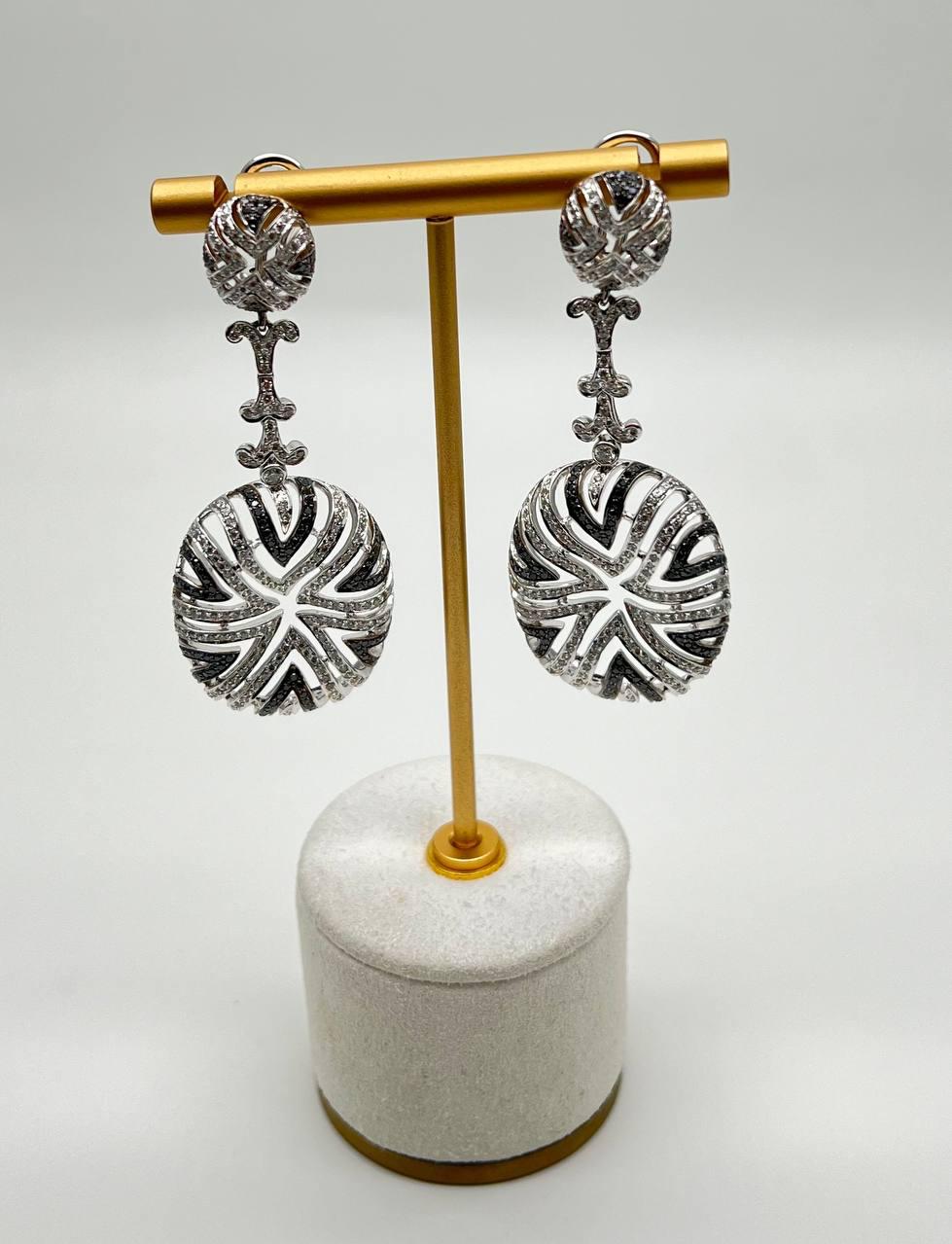 White & Black Brilliant Diamond Pave 18 Karat White Gold Statement Drop Earrings