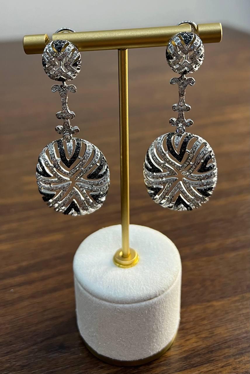 White & Black Brilliant Diamond Pave 18 Karat White Gold Statement Drop Earrings