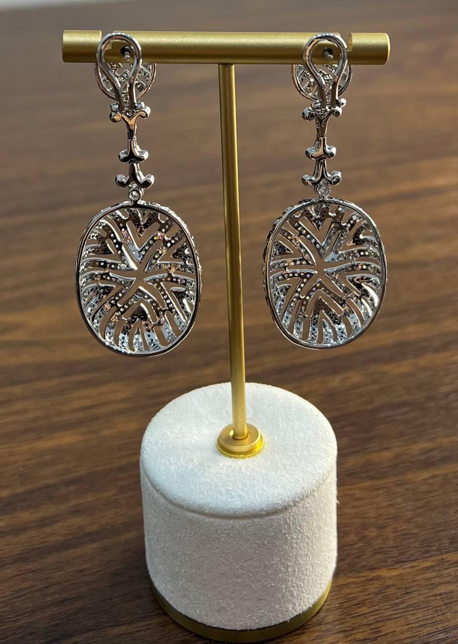 White & Black Brilliant Diamond Pave 18 Karat White Gold Statement Drop Earrings