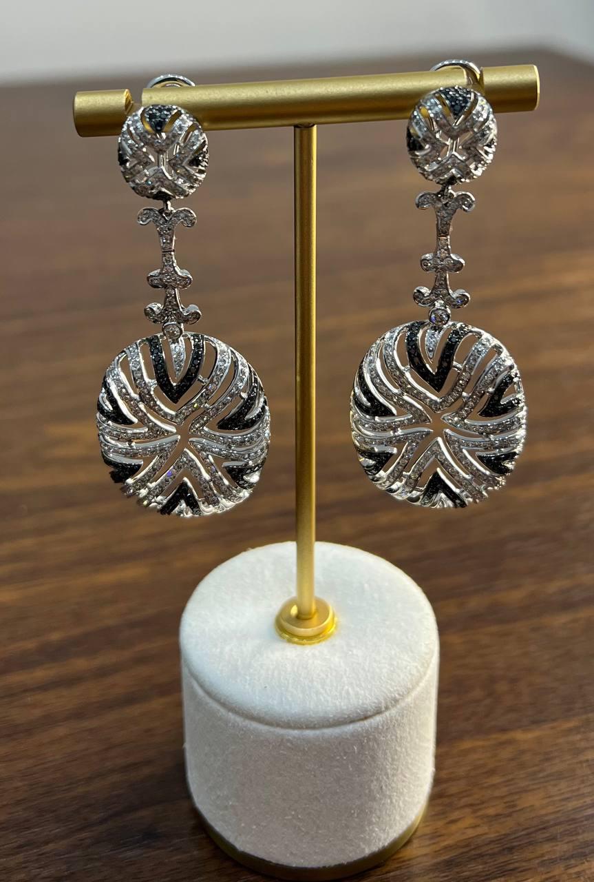 White & Black Brilliant Diamond Pave 18 Karat White Gold Statement Drop Earrings
