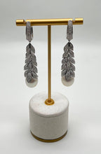 White South Sea Diamond Brilliant Cut Pave 18 Karat White Gold Drop Earrings
