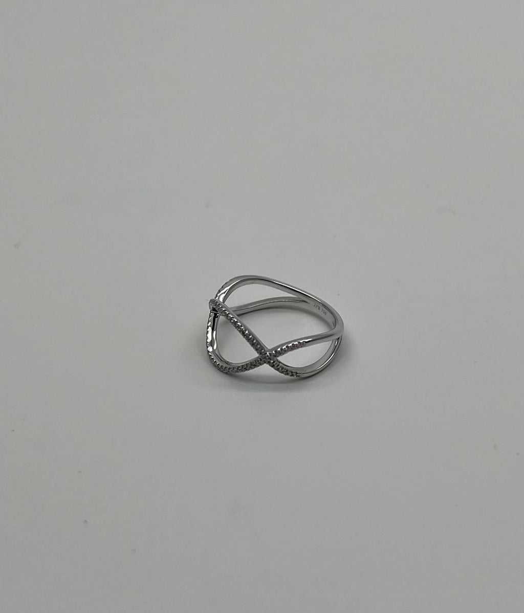 Geometric Infinity Twist Brilliant Cut White Diamond 18 Karat White Gold Ring