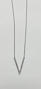 V Letter Shape Symbol 18 Karat White Gold Chain Classic Pendant Necklace