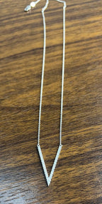 V Letter Shape Symbol 18 Karat White Gold Chain Classic Pendant Necklace