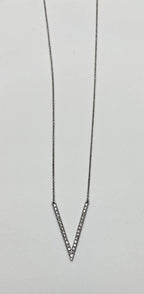 V Letter Shape Symbol 18 Karat White Gold Chain Classic Pendant Necklace