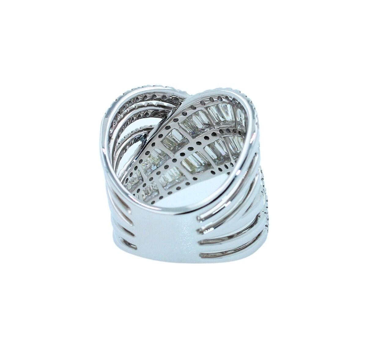 Brilliant Cut Baguette Shape Diamond Pave Set Channel Set Fancy Spiral Wave Cock