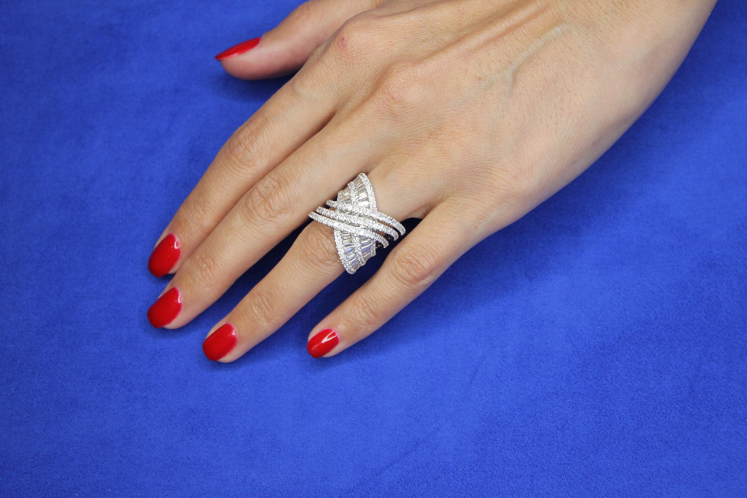 Brilliant Cut Baguette Shape Diamond Pave Set Channel Set Fancy Spiral Wave Cock