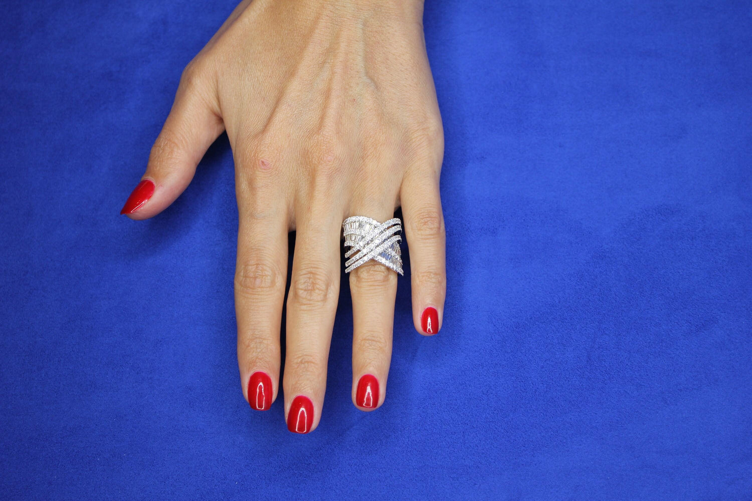 Brilliant Cut Baguette Shape Diamond Pave Set Channel Set Fancy Spiral Wave Cock