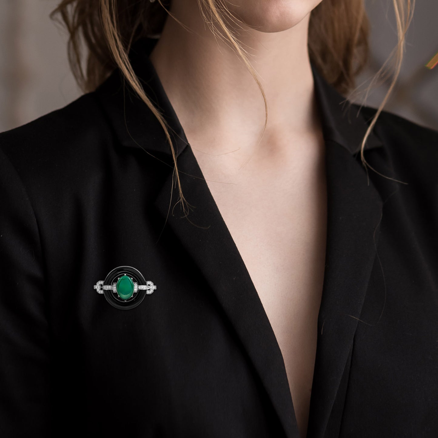 oval shape green agate & black onyx diamond art deco style white gold pin brooch