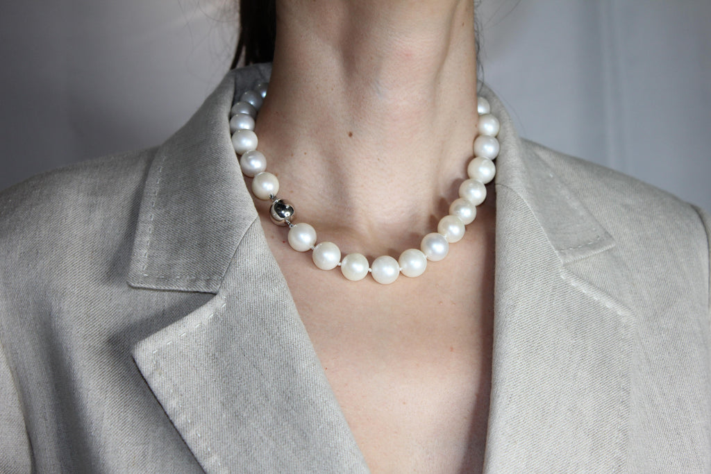 Classic Round South Sea White Pearl Short Bead 18K White Gold Diamond Necklace
