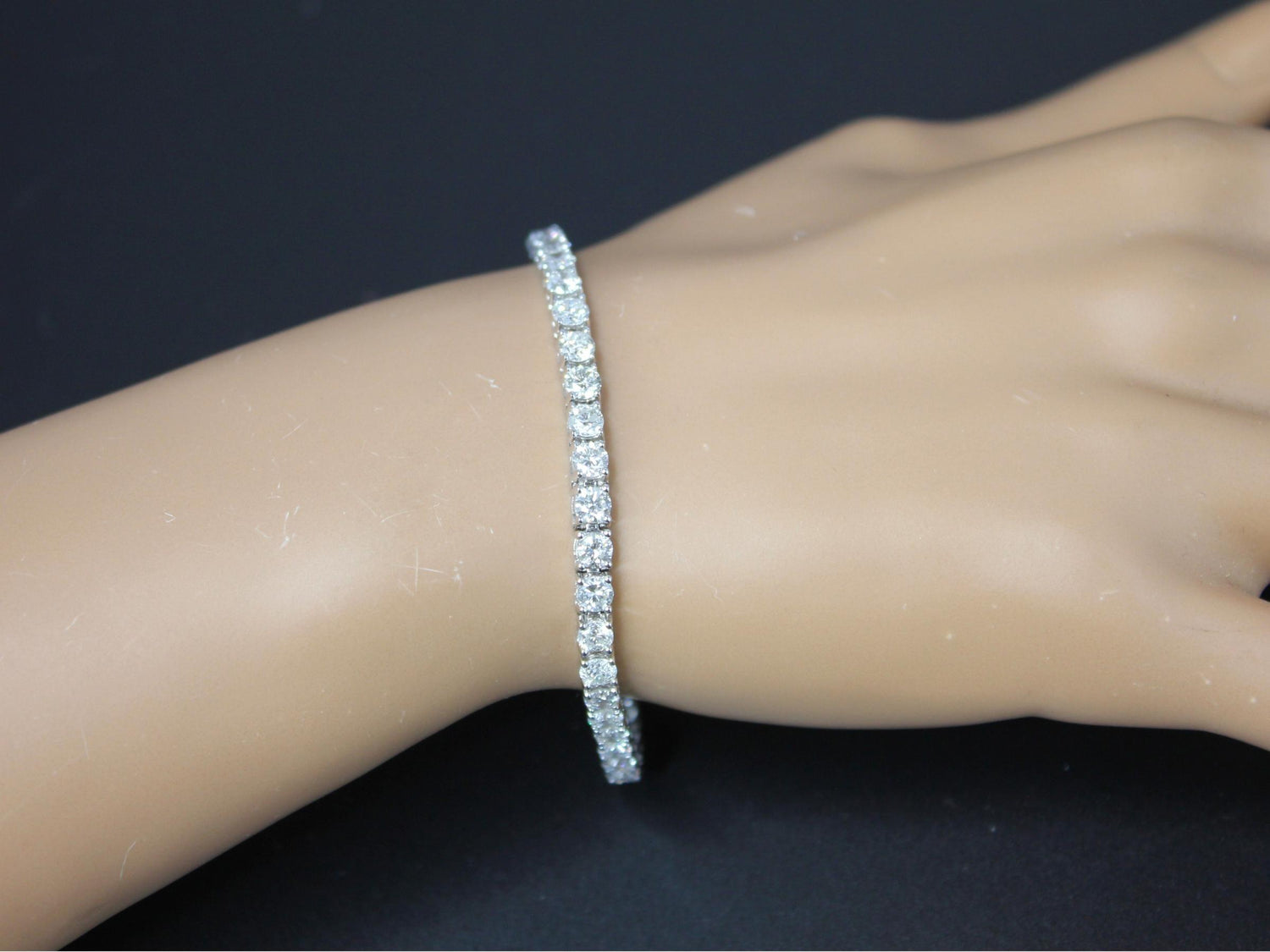 Diamond 5 Carat Tennis Line Classic Fashion 14 Karat White Gold Bracelet