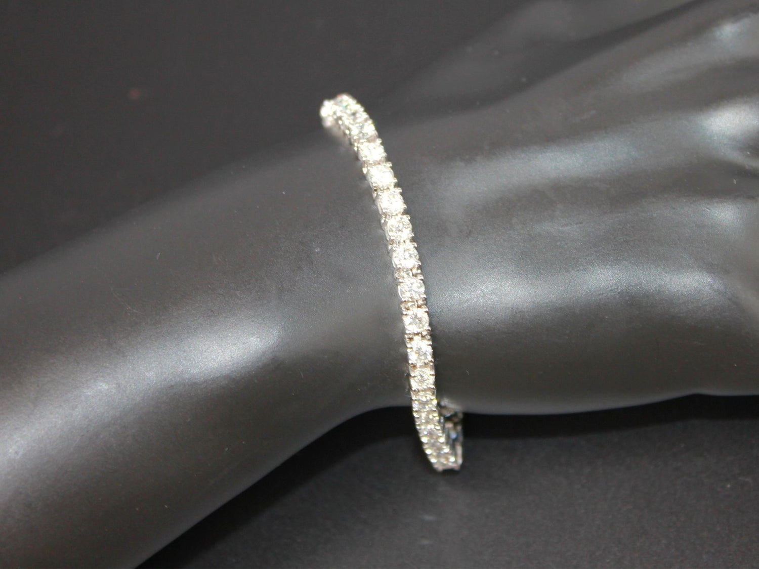 Diamond 7.5 Carat Tennis Line Classic Fashion 14 Karat White Gold Bracelet