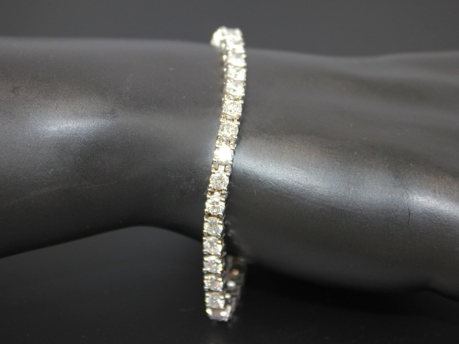 Diamond 7.5 Carat Tennis Line Classic Fashion 14 Karat White Gold Bracelet