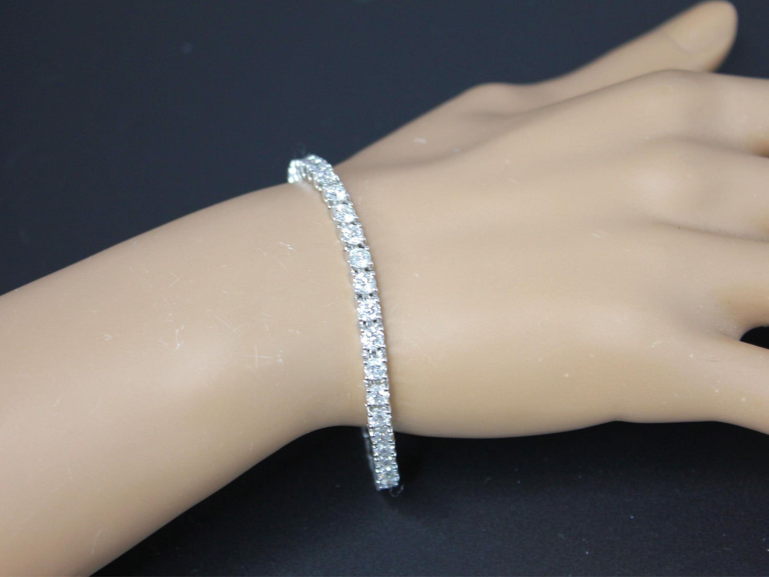 Diamond 7.5 Carat Tennis Line Classic Fashion 14 Karat White Gold Bracelet
