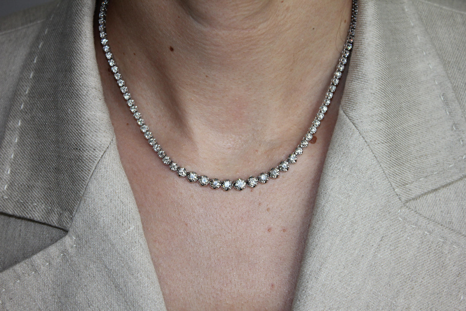 Diamond Classic Graduated Round Brilliant Tennis 18 Karat White Gold Necklace