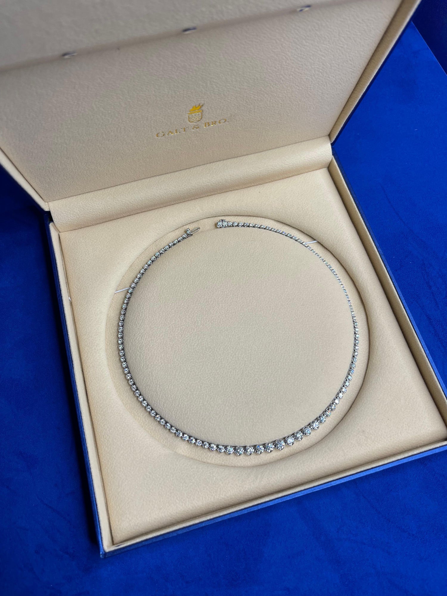 Diamond Classic Graduated Round Brilliant Tennis 18 Karat White Gold Necklace