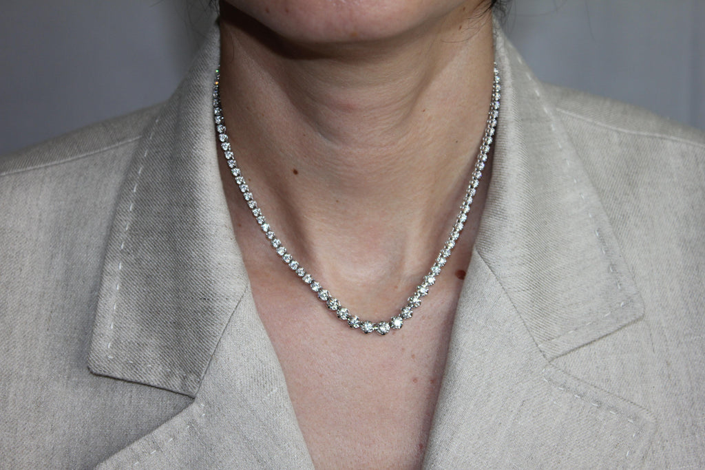 Diamond Classic Graduated Round Brilliant Tennis 18 Karat White Gold Necklace