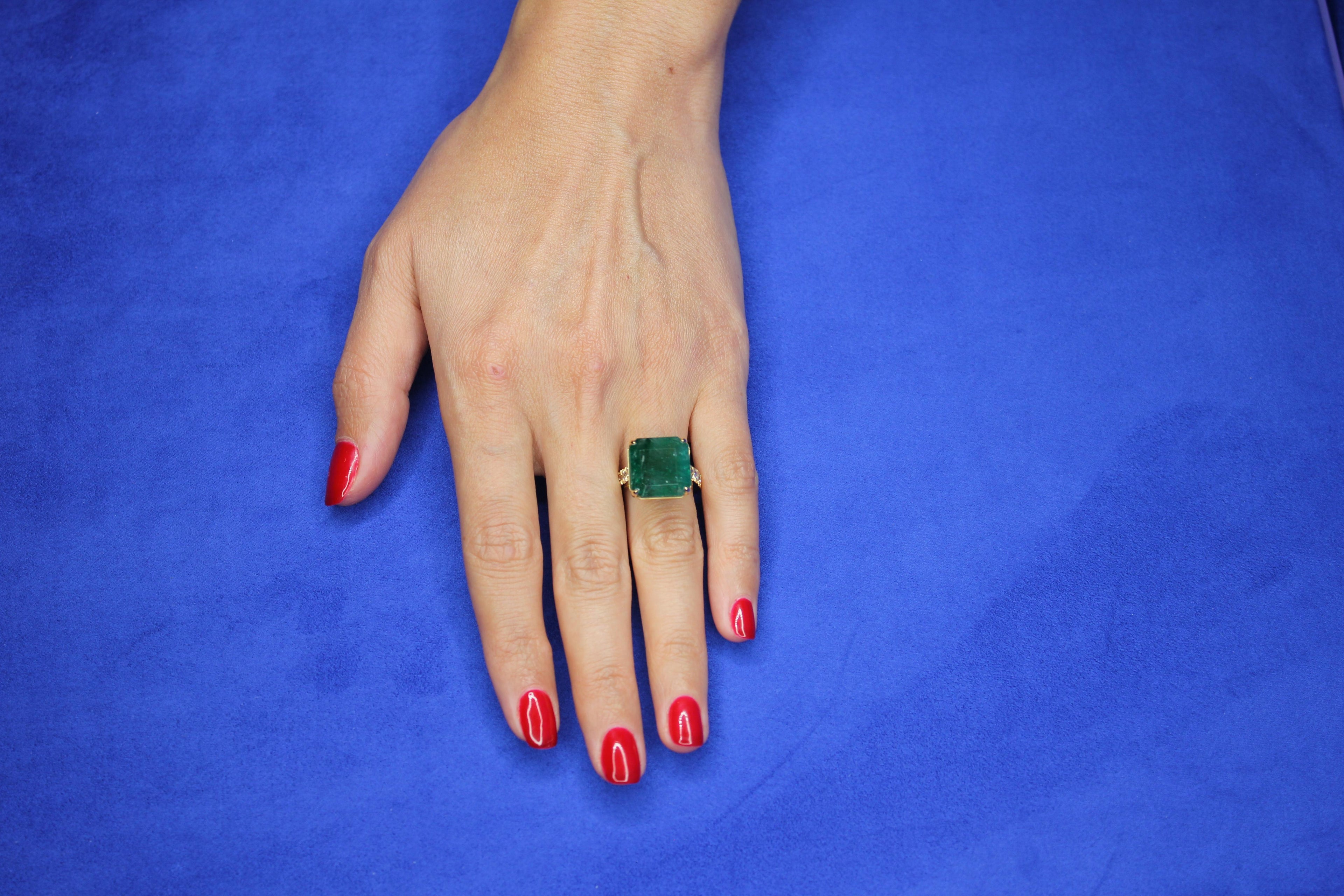 Emerald Diamond Cocktail Statement Large Unique Luxury 18 Karat Yellow Gold Ring